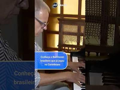 Ex-jogador do Corinthians supera surdez e se torna pianista aos 50 anos