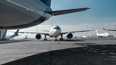 Kuwait suspende voos após ataque iraniano contra aeroporto