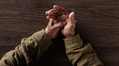 Casos de Parkinson devem dobrar até 2050; conheça sinais