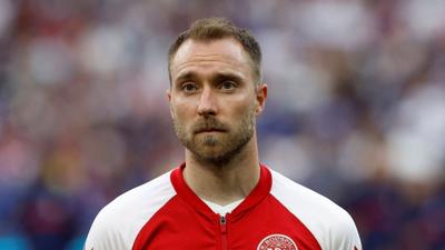 Christian Eriksen sofre novo desmaio em jogo da Dinamarca 
