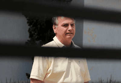 Defesa de Bolsonaro admite arma e diz que estava inoperante