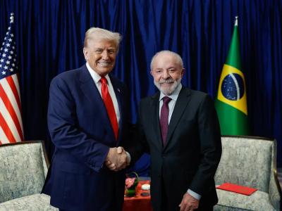 Lula cobra fim de tarifas e da Lei Magnitsky, e Trump promete negociar com o Brasil “em pouco tempo”