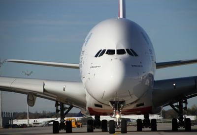 Aeroporto de Munique suspende voos após avistamentos de drones em espaço aéreo
