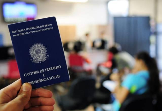 No Dia do Trabalhador, mais de 32 milhões de brasileiros trabalham sem carteira assinada ou na informalidade