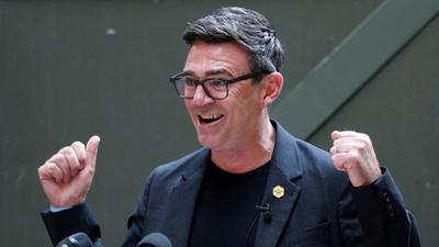 Andy Burnham toma posse nesta segunda no Reino Unido