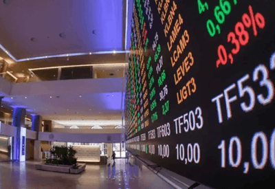 Ibovespa renova recorde e passa dos 150 mil pontos, com otimismo externo, balanços e BC no radar