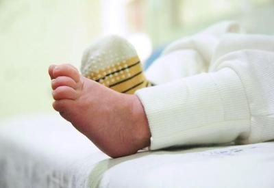 Bebê com pele amarela: quando é adaptação ou problema?