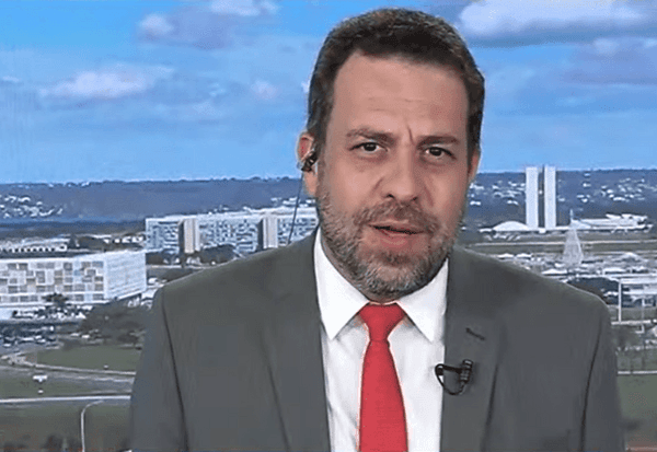 Imagem da notícia: Boulos: "EUA vão classificar milícia do RJ como terrorista?”