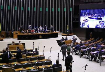 Câmara inicia semana intensa de votações com projetos sobre mamografia, bebidas adulteradas e bagagem de mão