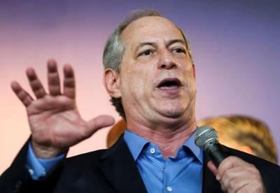 Ciro Gomes vai a SP e evita contato com Flávio no Ceará