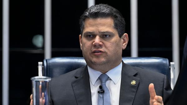Imagem da notícia: Planalto vê jogo zerado e vontade de Alcolumbre em recompor