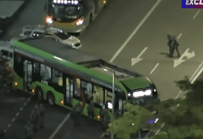 SBT News ao vivo: Sequestrador liberta motorista feito refém em ônibus na zona leste de SP