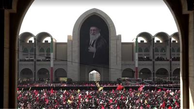 Ali Khamenei: milhares comparecem a funeral no Irã