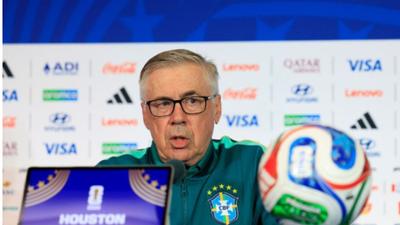 Ancelotti vê evolução e admite Neymar e Vini juntos