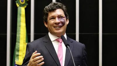 PT resiste a lançar autor da PEC 6x1 ao governo de Minas 