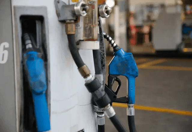 Receita Federal apreende carga de 2 navios em operação contra fraude na importação de combustíveis