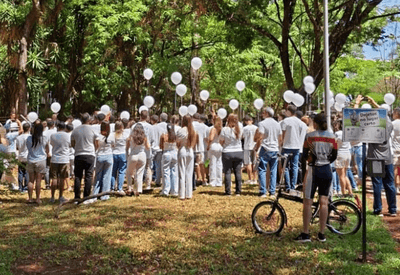 Familiares e amigos se despedem de adolescente morto ao tentar recuperar celular roubado no DF 