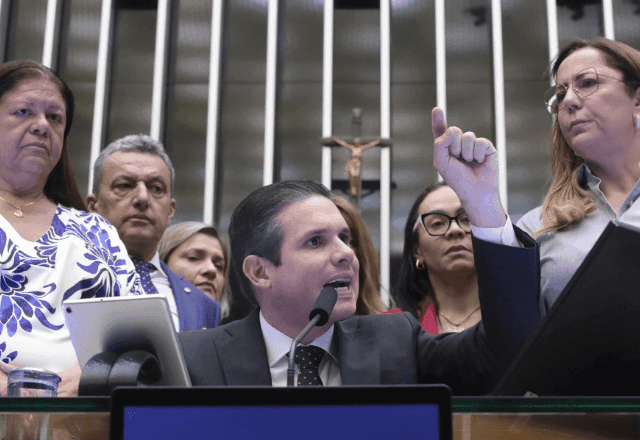 "Plenário não será palco para lacração", diz Hugo Motta após confusão entre deputados