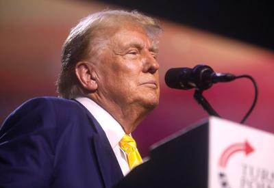 Guerra na Ucrânia completa 3 anos com tensões entre EUA e Europa após interferência de Trump