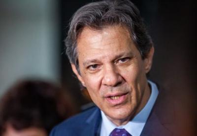 Após reunião, Haddad diz que "não há alternativas" ao aumento do IOF 