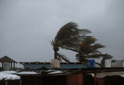 Furacão Melissa atinge a Jamaica com ventos recordes e acende alerta máximo no Caribe