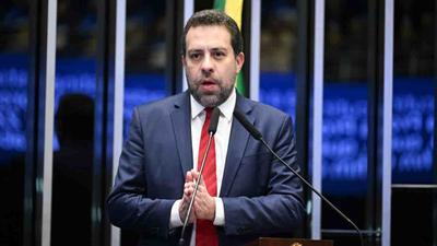 "Prioridade absoluta é o fim da escala 6x1", diz Boulos