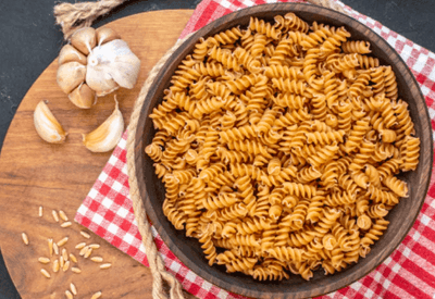 Mais barato e prático, macarrão supera arroz e feijão na mesa do brasileiro