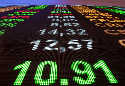 Ibovespa fecha em alta após IPCA reforçar cortes da Selic
