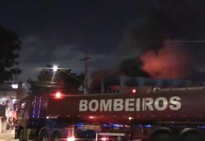 Estruturas desabam em incêndio de Guarulhos (SP)