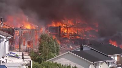 Incêndio destrói mais de 100 casas na Noruega
