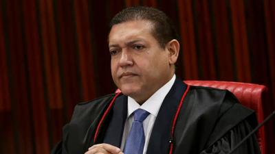 Presidente do TSE defendeu urnas um mês antes do Flávio