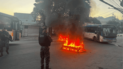 Após ação da PM, Cidade de Deus tem barricadas e fogo