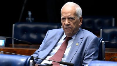 Senador justifica faltas afirmando ser uma opção parlamentar