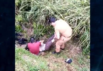 Preso há 15 horas em tubulação, idoso é salvo graças a latidos de cachorro