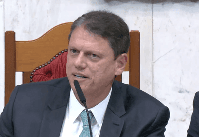 Tarcísio chama de injusta condenação de Eduardo Bolsonaro