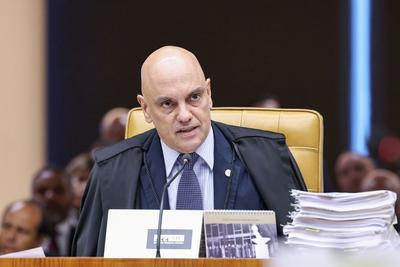 Moraes: Bolsonaro teve 185 visitas; isolamento é "patético"