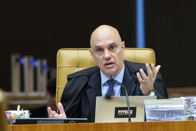 Moraes manda PF ouvir Flávio sobre calúnia contra Lula