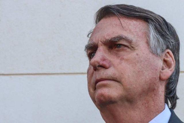 PT pede ao STF medidas cautelares contra Bolsonaro para evitar possível fuga
