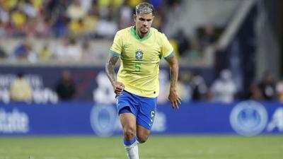 Bruno Guimarães perde pênalti e encerra série de 40 anos