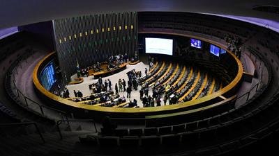 Câmara ocultou autores de R$ 1,3 bi em emendas, diz estudo