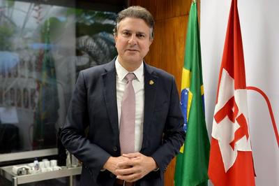PT anuncia Camilo Santana como líder da bancada no Senado