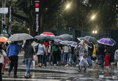 Frente fria avança pelo Sudeste e muda o tempo no Brasil