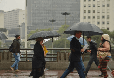 Nova frente fria traz chuva forte ao Centro-Sul do Brasil