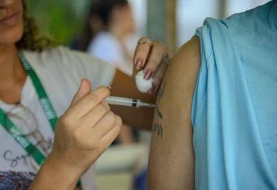 Dia D da vacinação contra a gripe acontece neste sábado (10) em várias regiões do país
