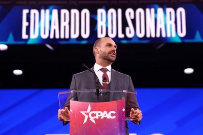 STF forma maioria para condenar Eduardo Bolsonaro por coação