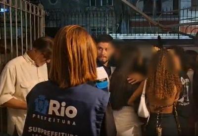 Festa com mais de 40 adolescentes e bebida alcoólica é interditada em Jacarepaguá