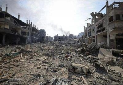 Ataque aéreo de Israel mata ao menos 84 pessoas na Faixa de Gaza