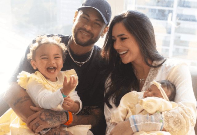 Neymar e Bruna Biancardi deixam mansão após suspeita de que estavam sendo vigiados por câmeras