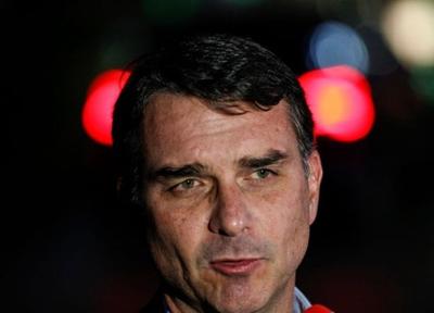 PF conclui que Flávio Bolsonaro cometeu calúnia contra Lula