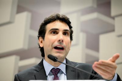 Com resgate pendente, Galípolo recebe presidente do BRB